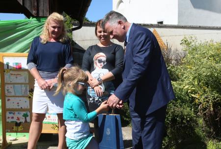 SPREJEM PRVOŠOLČKOV UNEC 27 FOTO LJUBO VUKELIČ